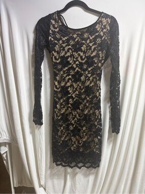 Black Lace Long-Sleeve Bodycon Dress with Gold Lining